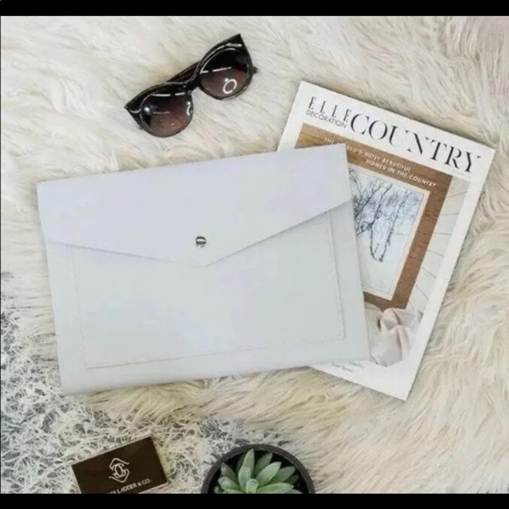 🚫sold on Ⓜ️🚫 Meghan laptop portfolio clutch
